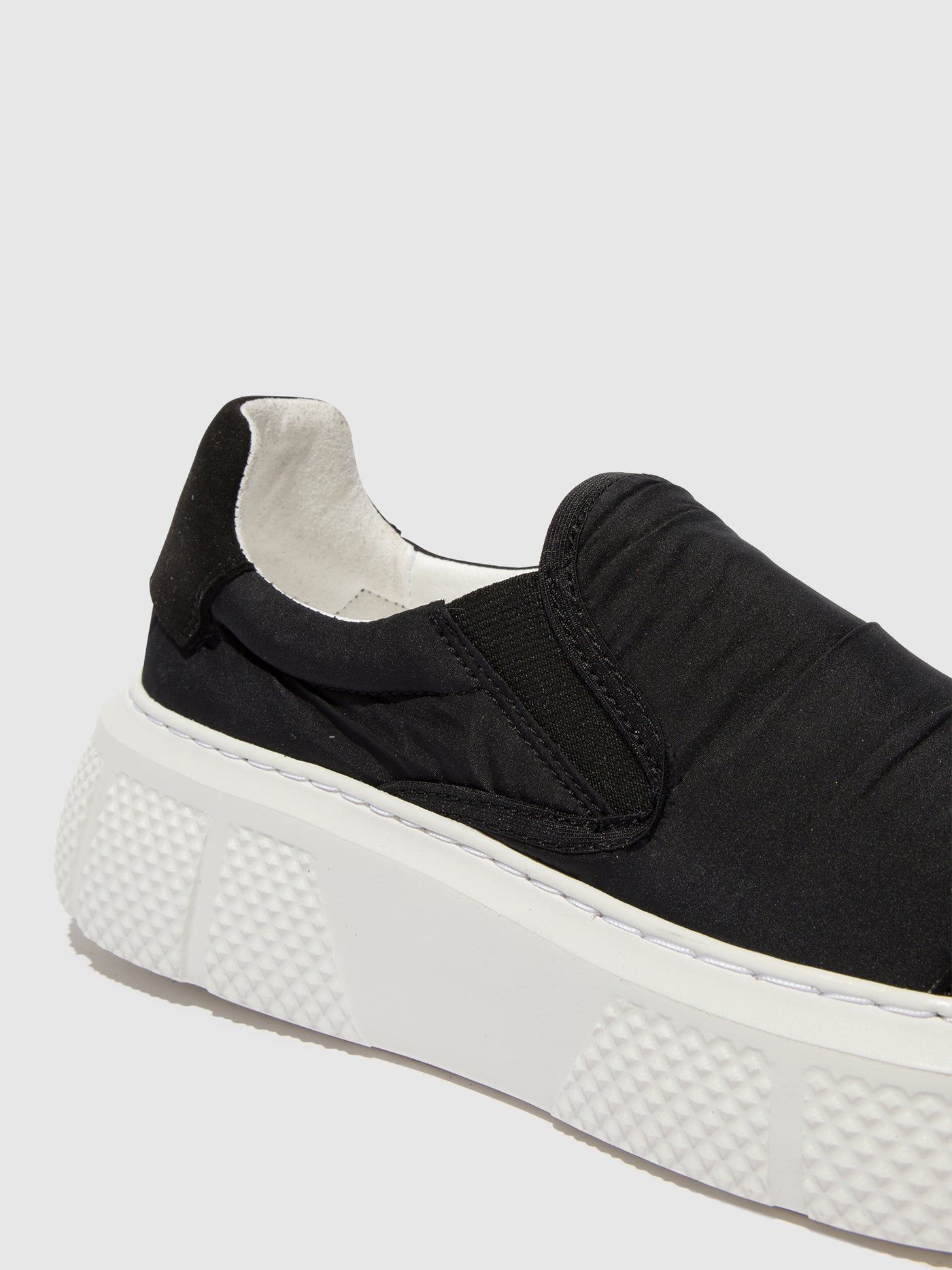 Black Fly London Slip-on Women's Sneakers | 610728DVI