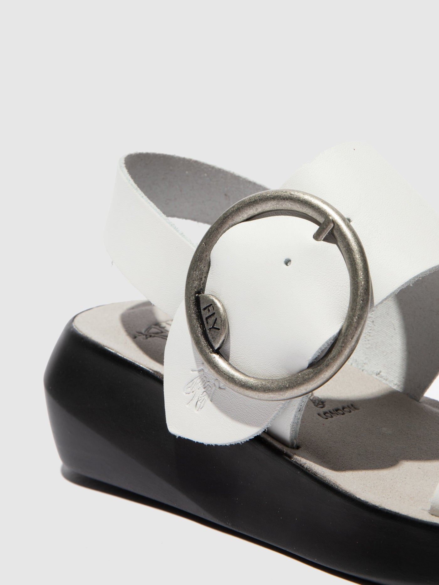 Brooklyn Offwhite Fly London Buckle Sandals Women's Sandals | 105769EZX