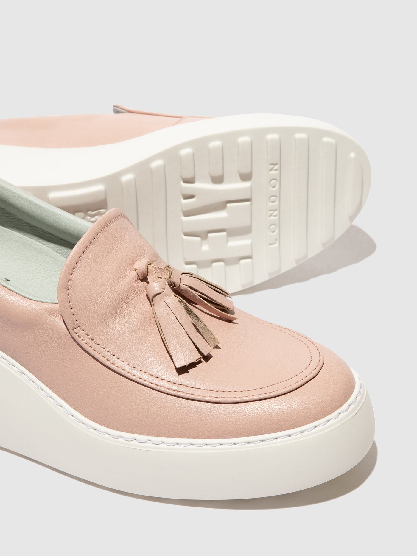 Nude Fly London Slip-on Women's Sneakers | 902768QMS
