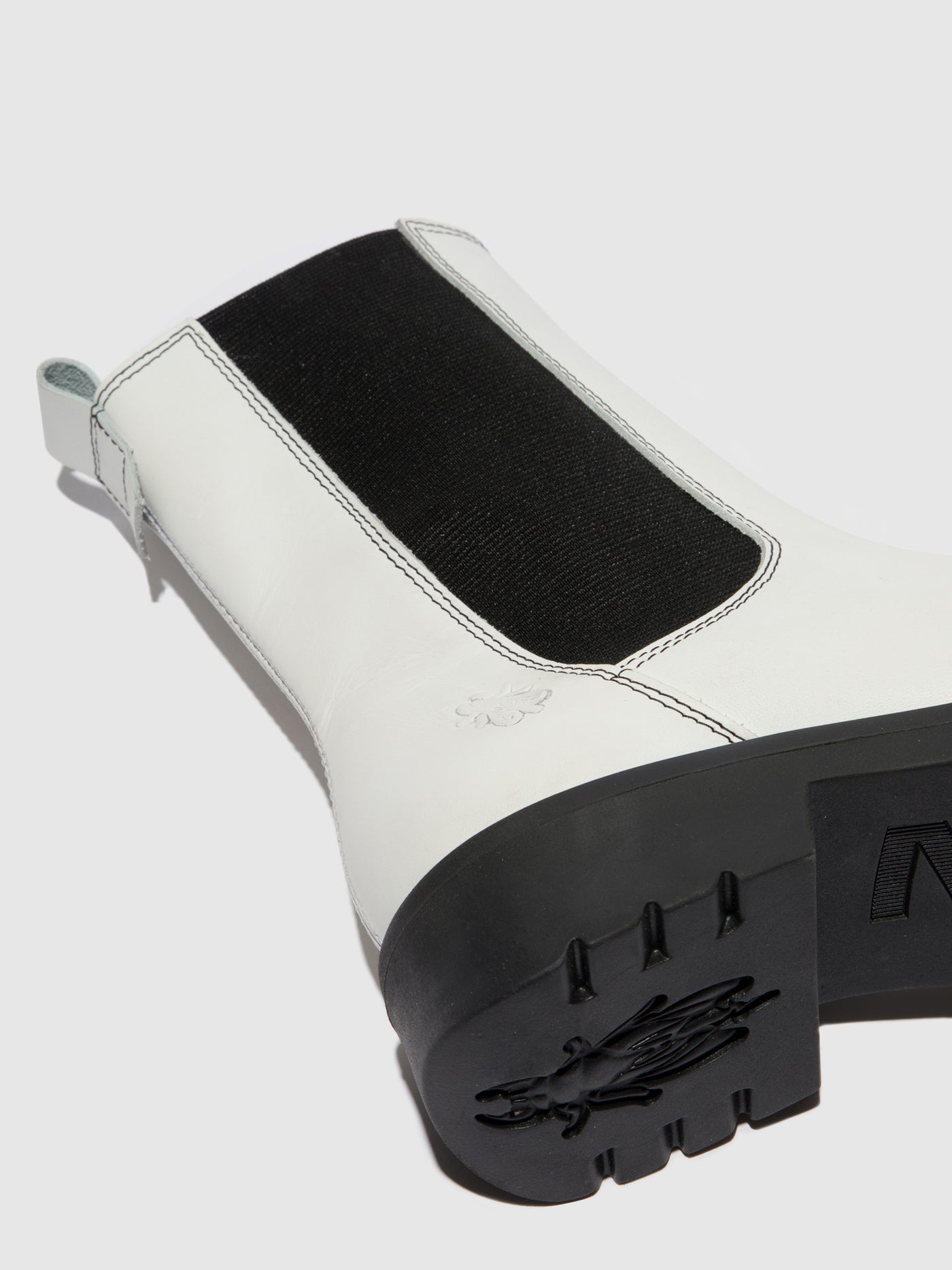Rug Offwhite (Black) Fly London Chelsea Boots Women's Ankle Boots | 934186GZX