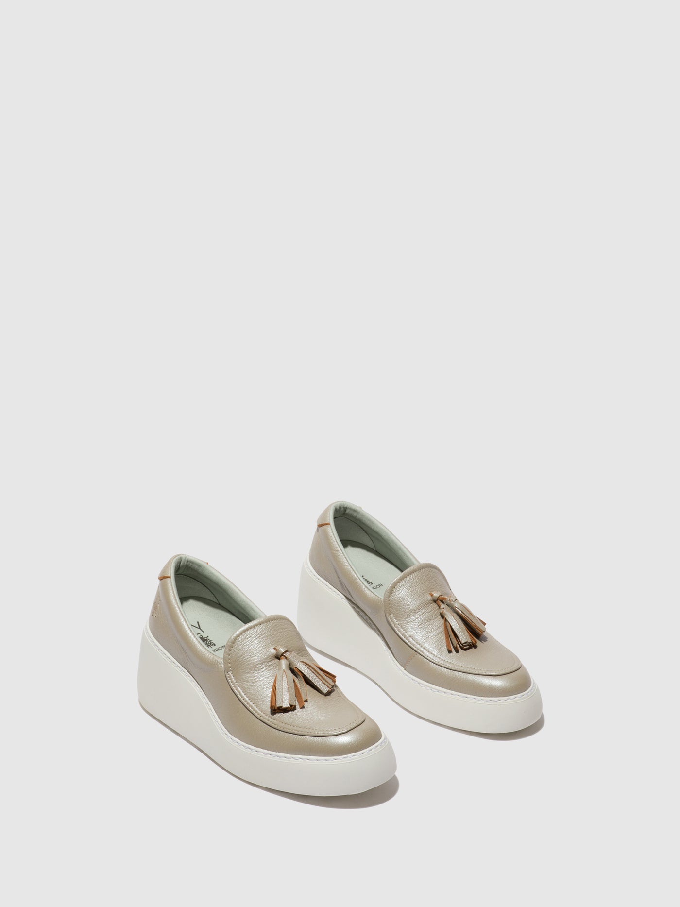 Silver Fly London Slip-on Women's Sneakers | 735210IFL