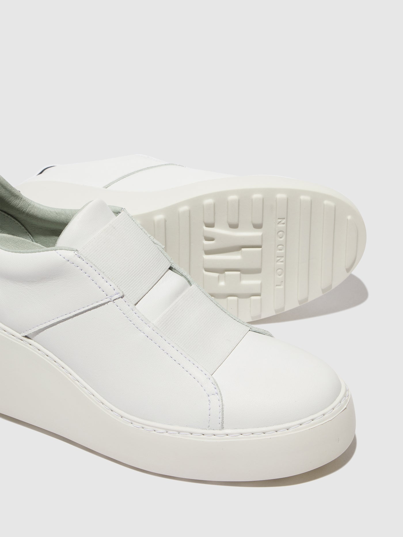 White Fly London Elasticated Men's Sneakers | 506481JUN