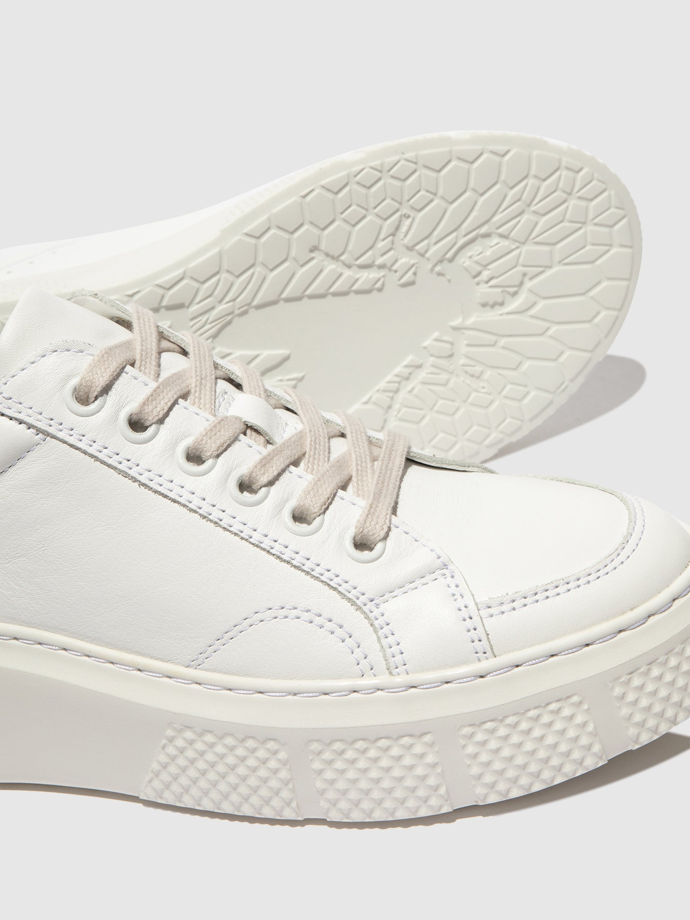 White Fly London Lace-up Men's Sneakers | 467593MVQ